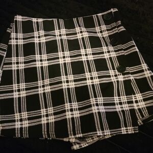 SHEIN Black and White Plaid Skort